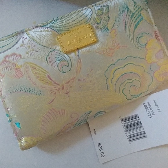 Betsey Johnson Handbags - 💙HP!!💙Betsey Johnson turquoise glitzy wristlet